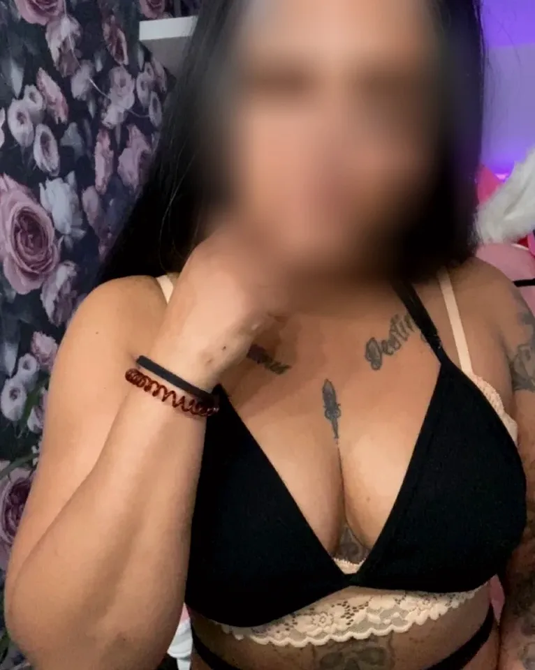 Amira, 31