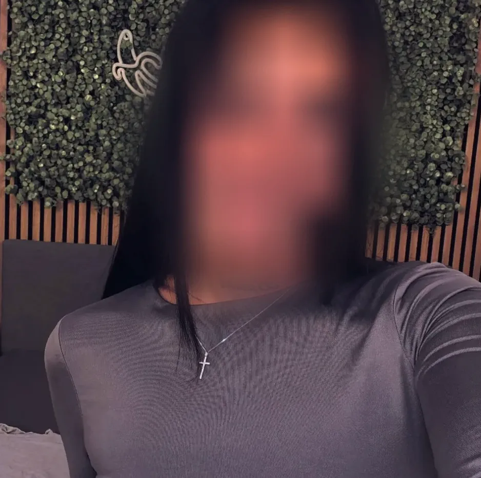 Ffion, 30