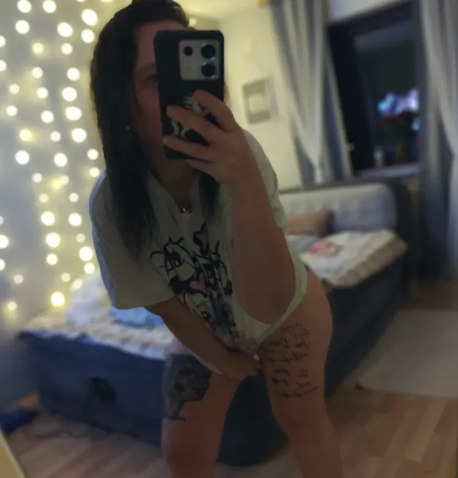 Ffion, 36