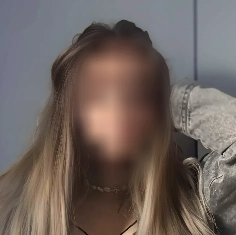 Julia, 21
