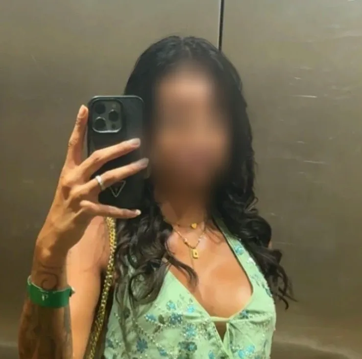 Laura, 23