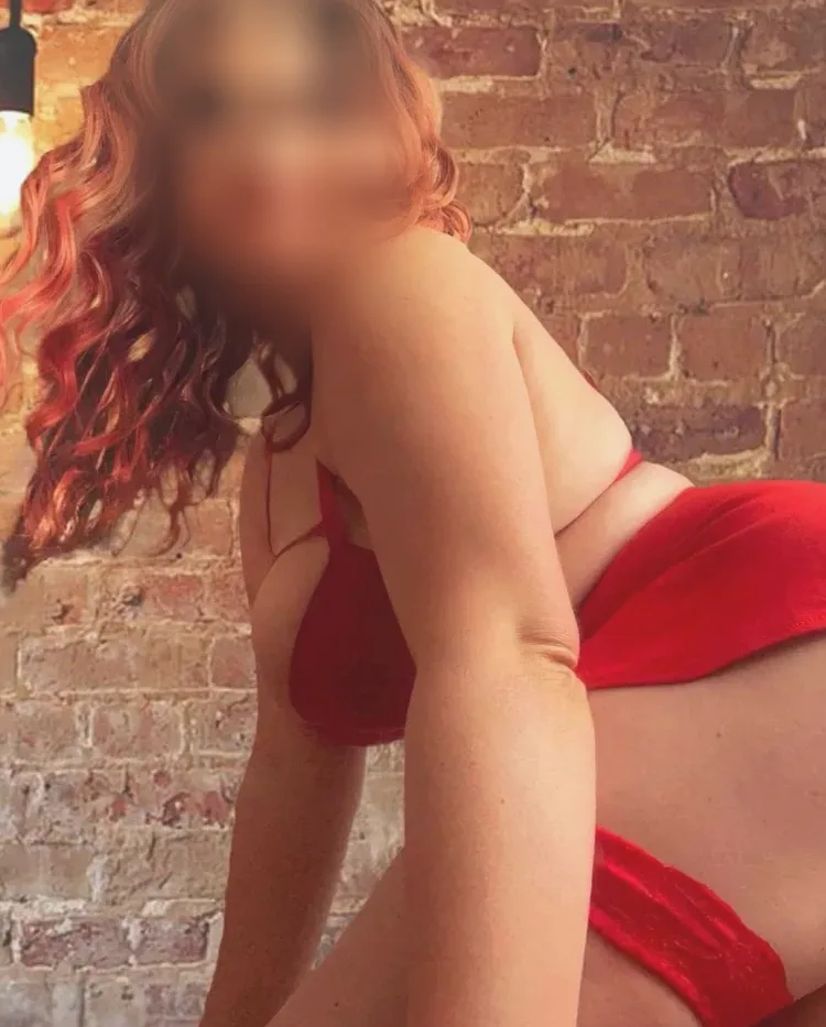 Mila, 35