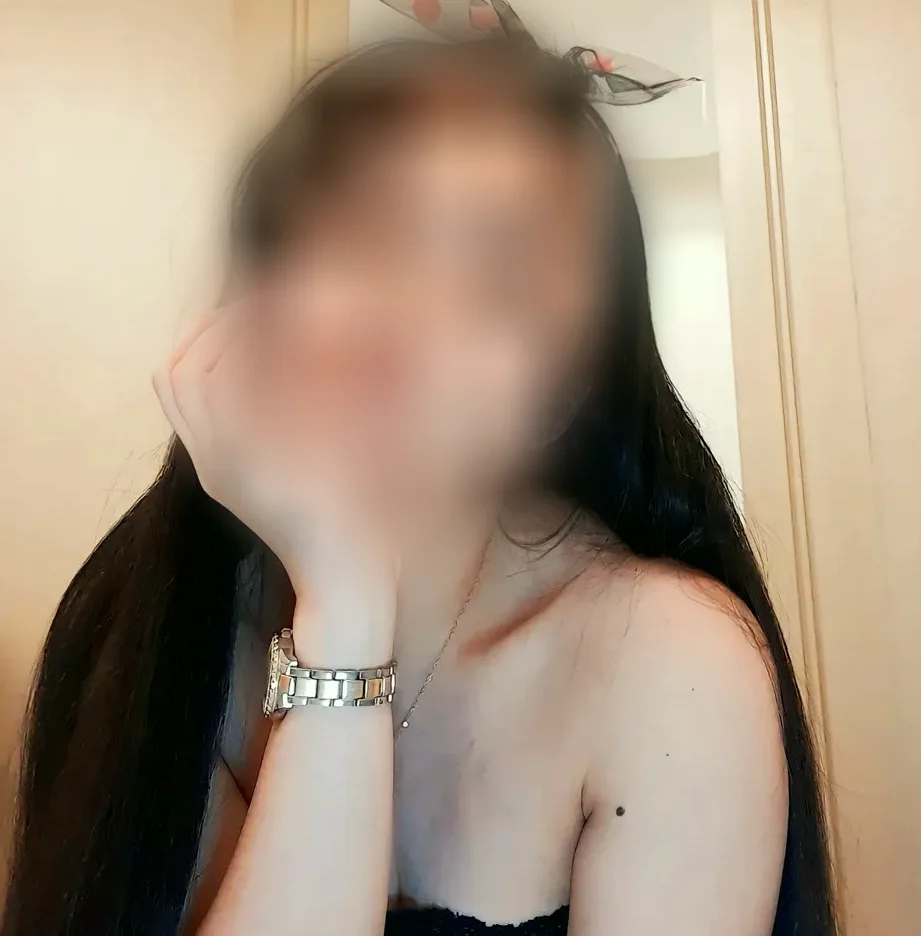 Nia, 32