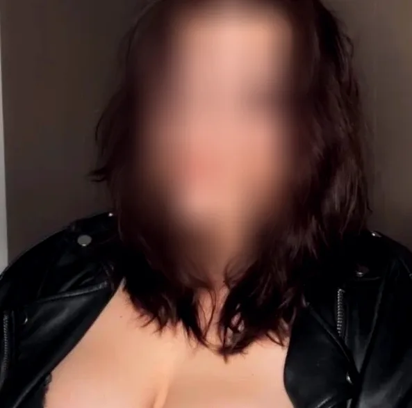 Sadia, 25